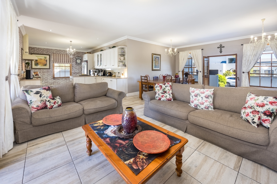 5 Bedroom Property for Sale in Graanendal Western Cape